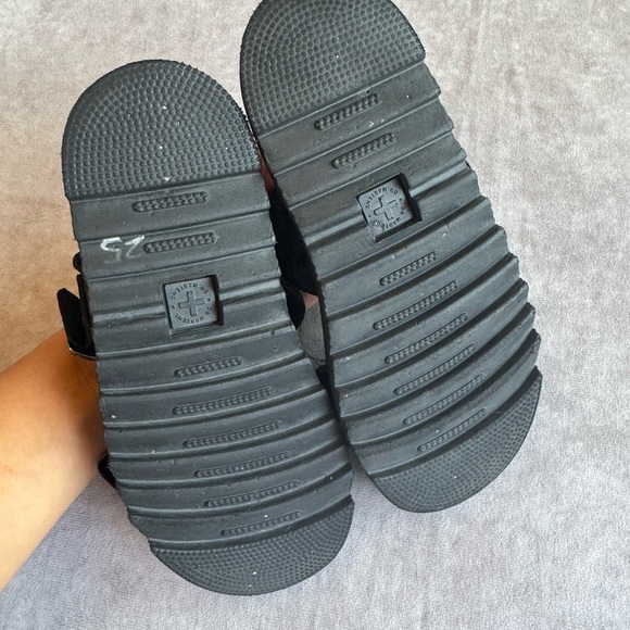 Dr. Martens Black Kids Sandals - Picture 4 of 8